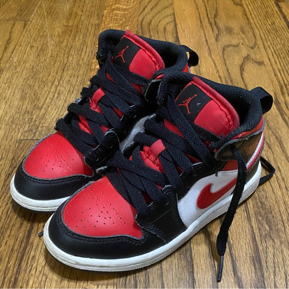 Nike Air Jordan 1 Sneakers - Picture 2 of 10